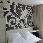 Hotel Gardette Park